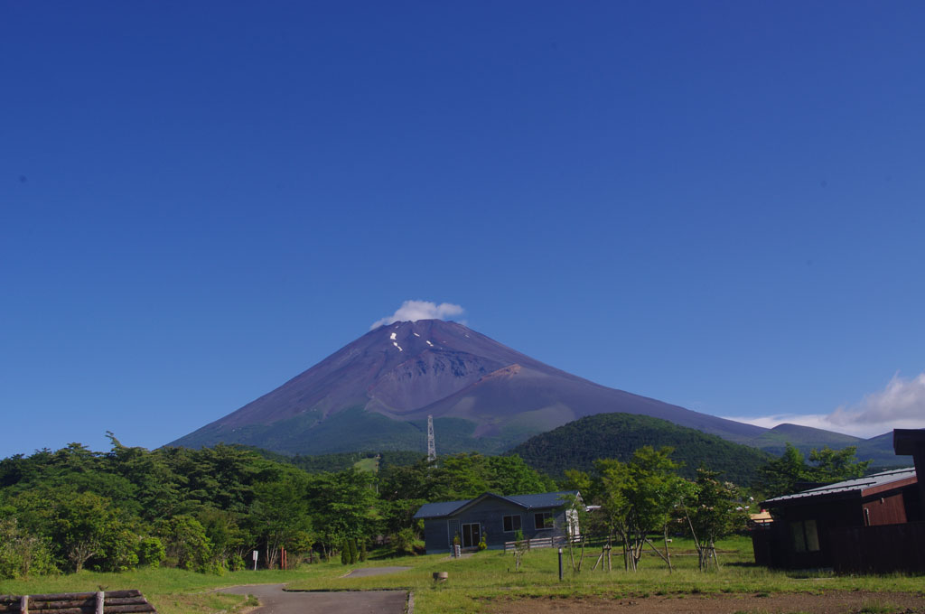 キャンピカから望む霊峰富士山